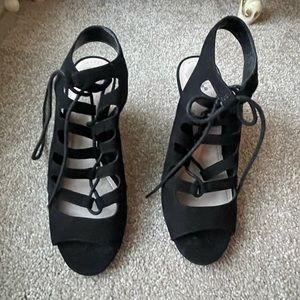Vince Camuto black wedges